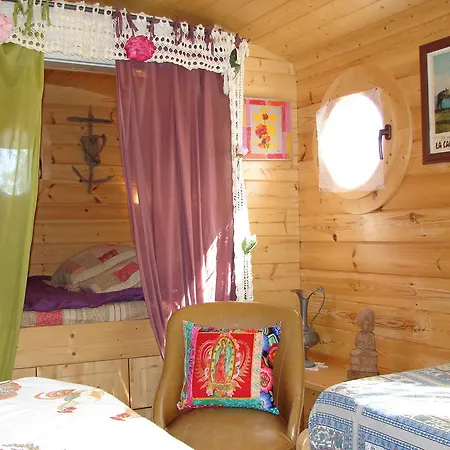 Guest house Et Roulottes Du Grand Puits *