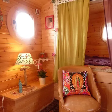 Et Roulottes Du Grand Puits Guest house Saint-Laurent-d'Aigouze