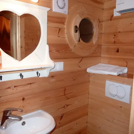 Guest house Et Roulottes Du Grand Puits *