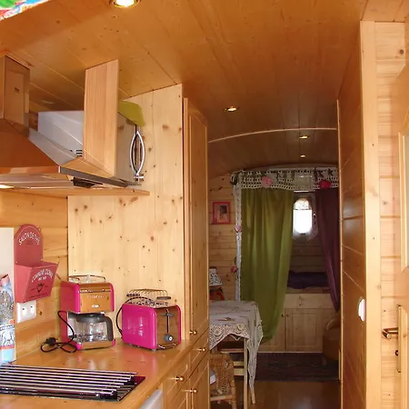 Et Roulottes Du Grand Puits 3*