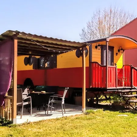 Guest house Et Roulottes Du Grand Puits