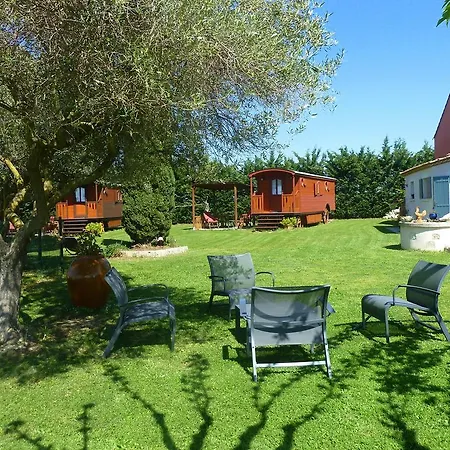 Et Roulottes Du Grand Puits Guest house